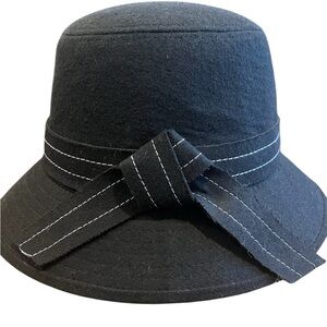 Vinta Magid bucket hat with side bow like design and stitching